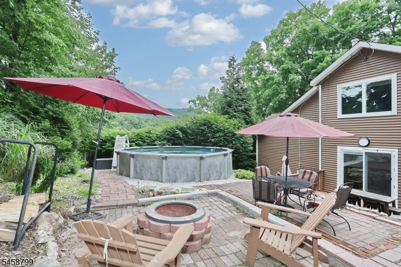121 Magee Rd Ringwood, NJ 07456