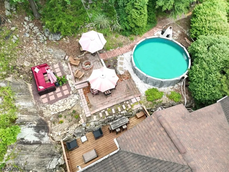 121 Magee Rd Ringwood, NJ 07456