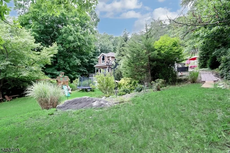 121 Magee Rd Ringwood, NJ 07456