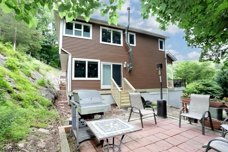 121 Magee Rd Ringwood, NJ 07456