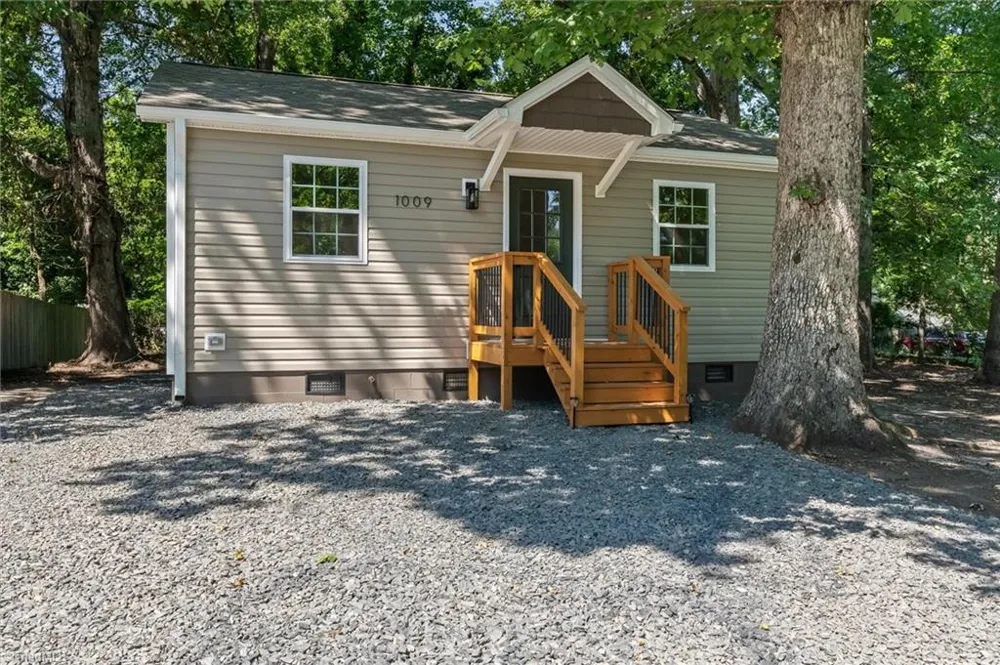 1009 Sykes Avenue Greensboro, NC 27405