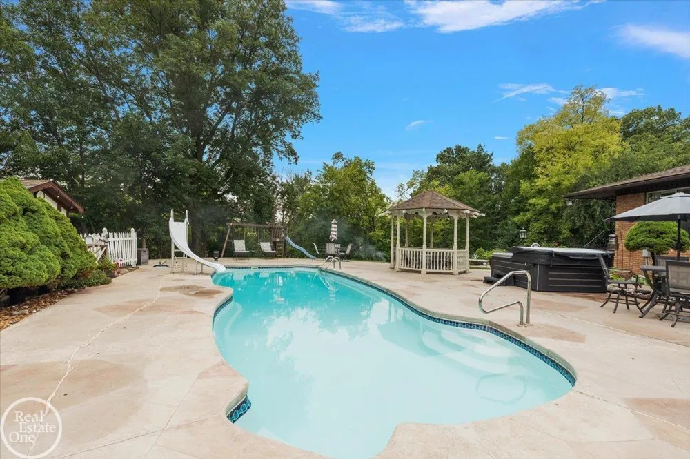 21266 Balfour Street Clinton Charter Township, MI 48036