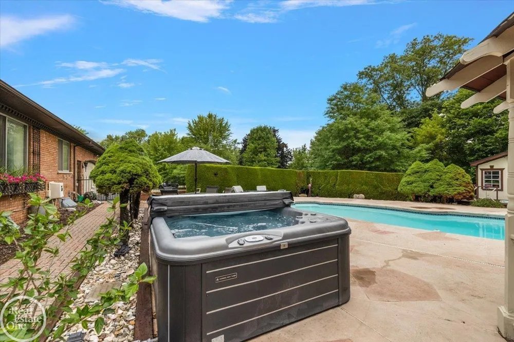 21266 Balfour Street Clinton Charter Township, MI 48036