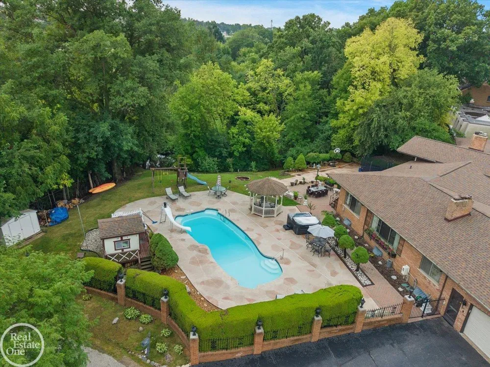 21266 Balfour Street Clinton Charter Township, MI 48036