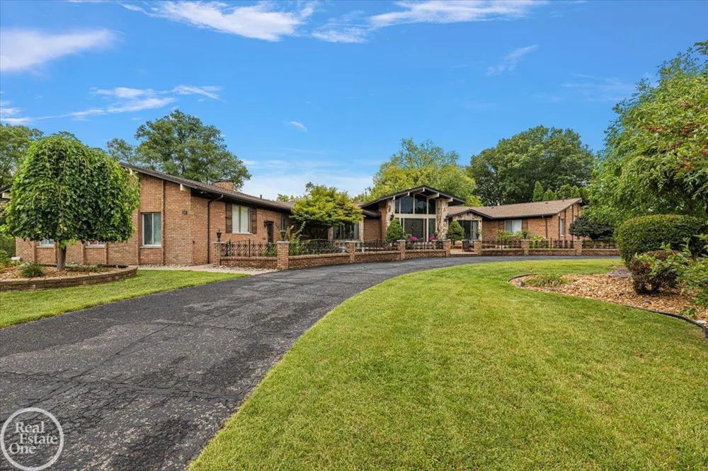21266 Balfour Street Clinton Charter Township, MI 48036