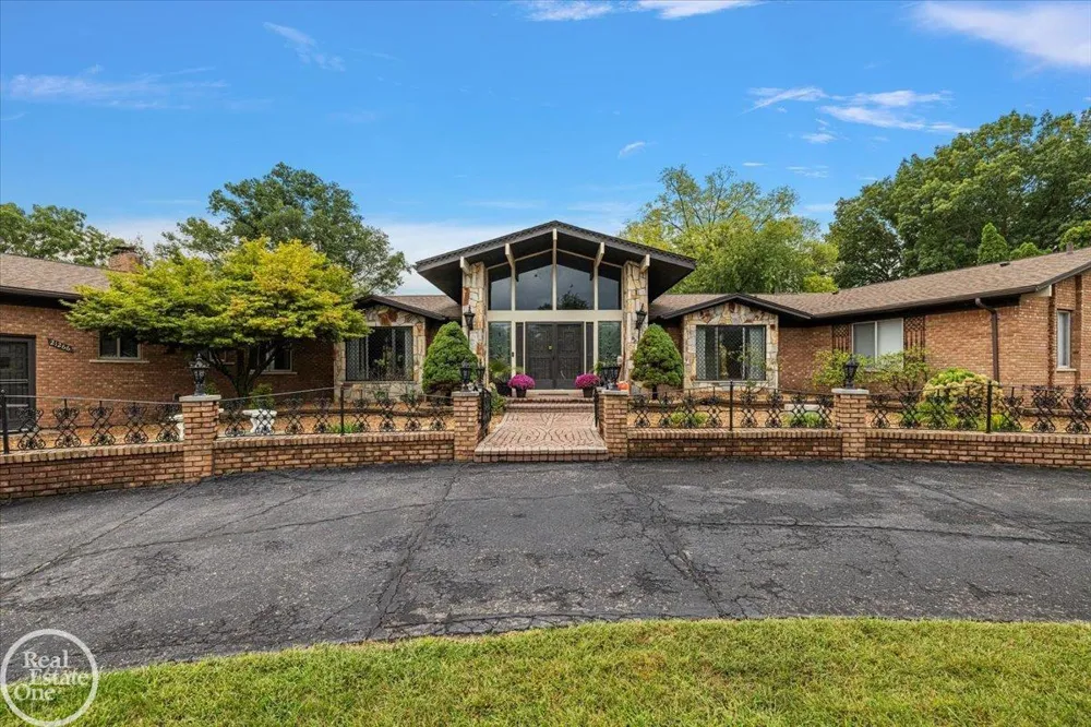 21266 Balfour Street Clinton Charter Township, MI 48036