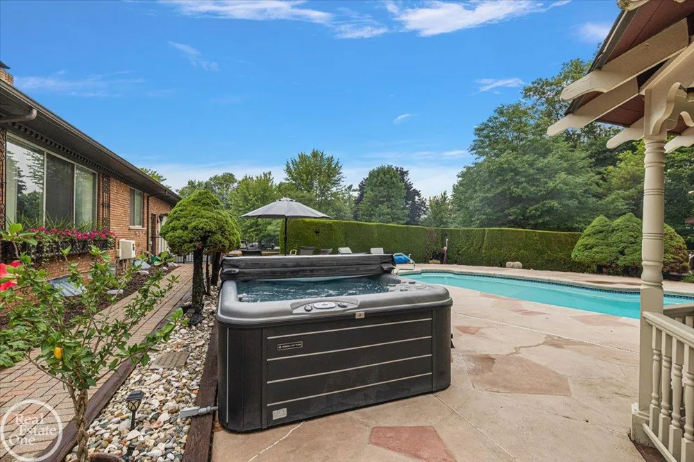 21266 Balfour Street Clinton Charter Township, MI 48036