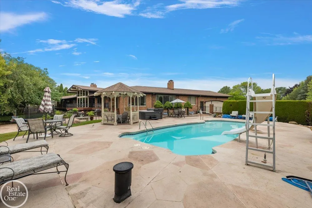 21266 Balfour Street Clinton Charter Township, MI 48036