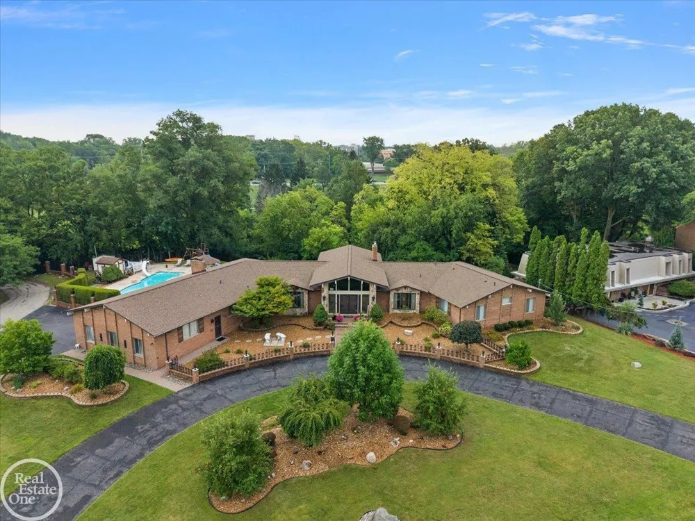21266 Balfour Street Clinton Charter Township, MI 48036