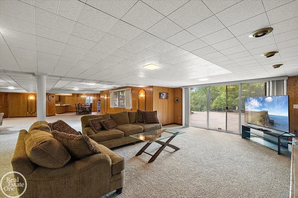 21266 Balfour Street Clinton Charter Township, MI 48036
