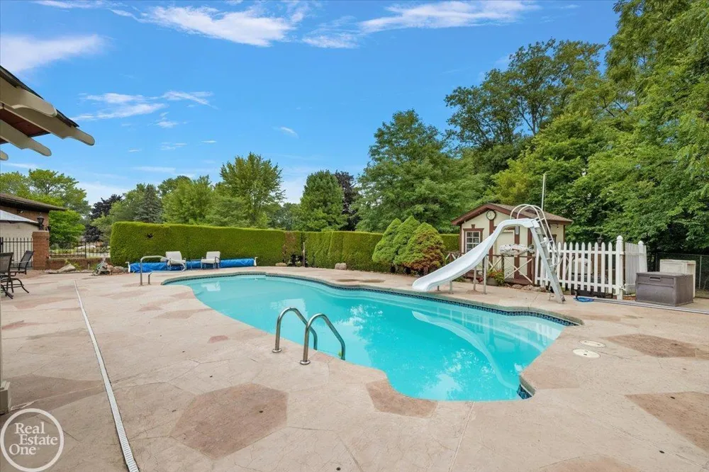 21266 Balfour Street Clinton Charter Township, MI 48036