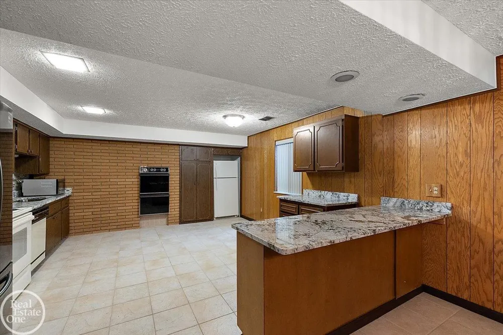 21266 Balfour Street Clinton Charter Township, MI 48036