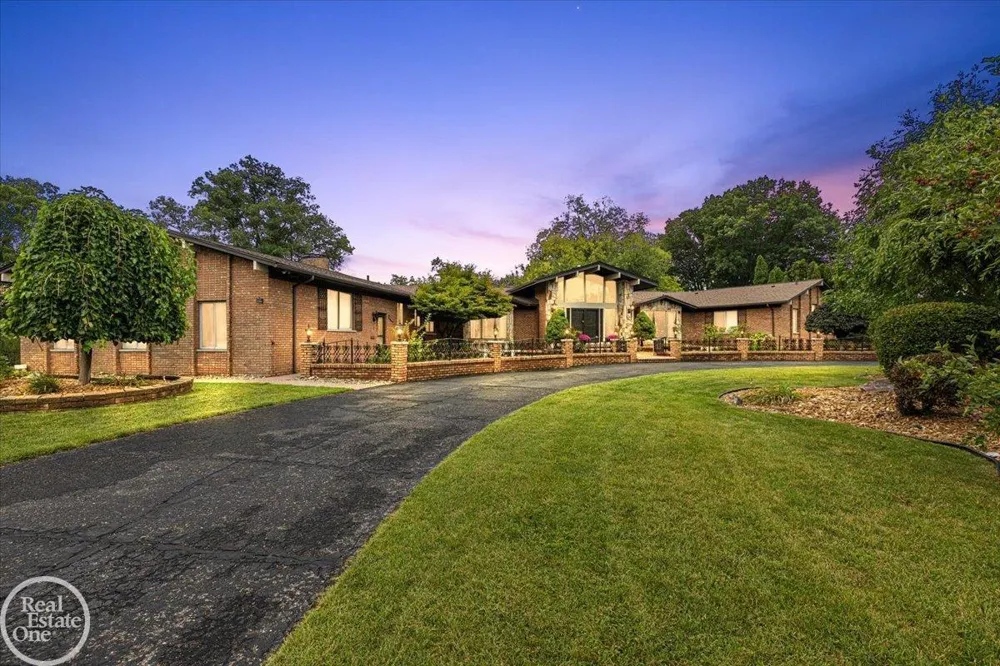 21266 Balfour Street Clinton Charter Township, MI 48036