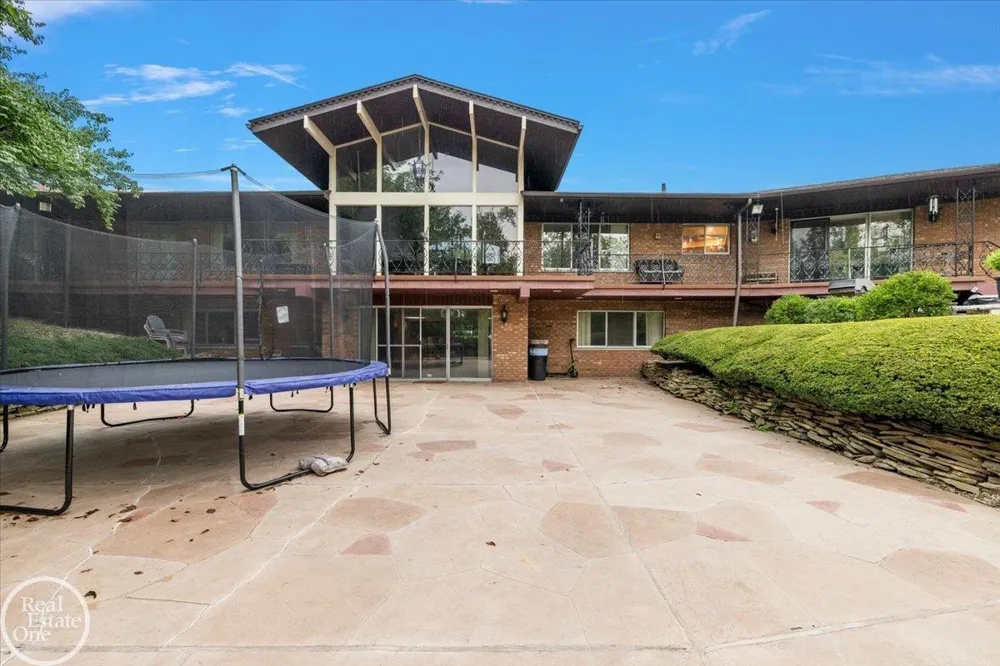 21266 Balfour Street Clinton Charter Township, MI 48036