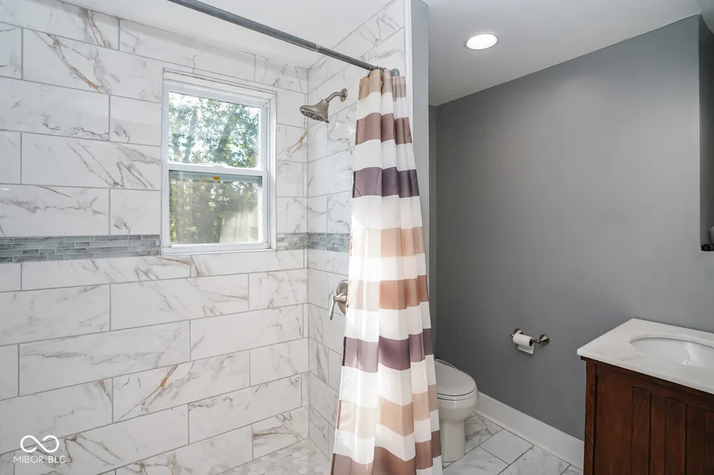 328 E 36th Street Anderson, IN 46013