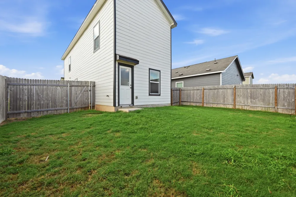 139 Gabbro Gardens Maxwell, TX 78656