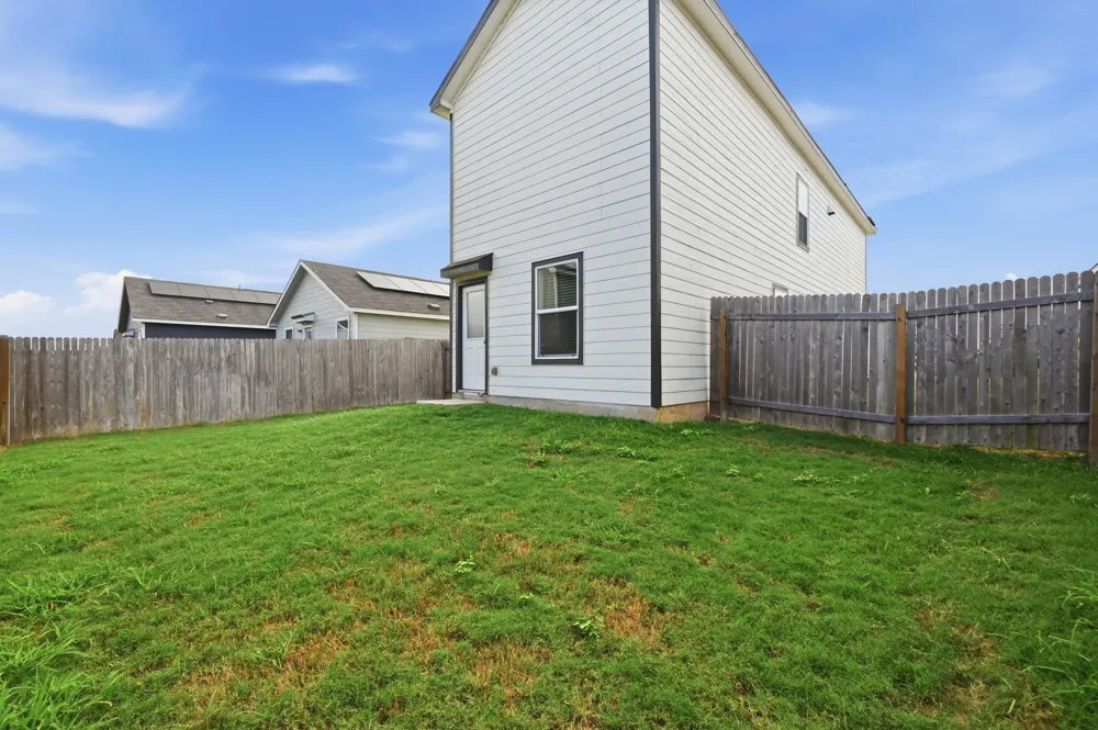 139 Gabbro Gardens Maxwell, TX 78656