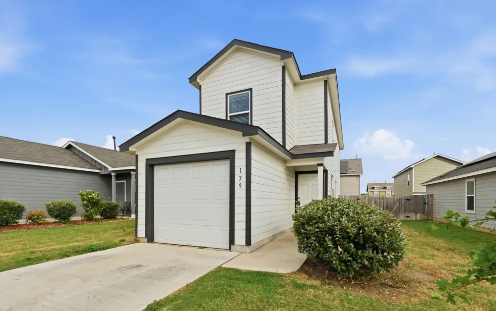 139 Gabbro Gardens Maxwell, TX 78656