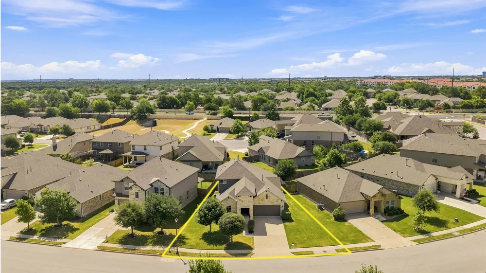 11913 Harpster Bend Austin, TX 78717
