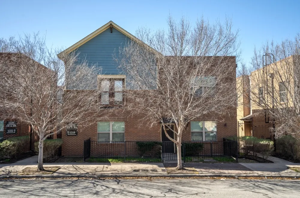 104 College Avenue Fort Worth, TX 76104