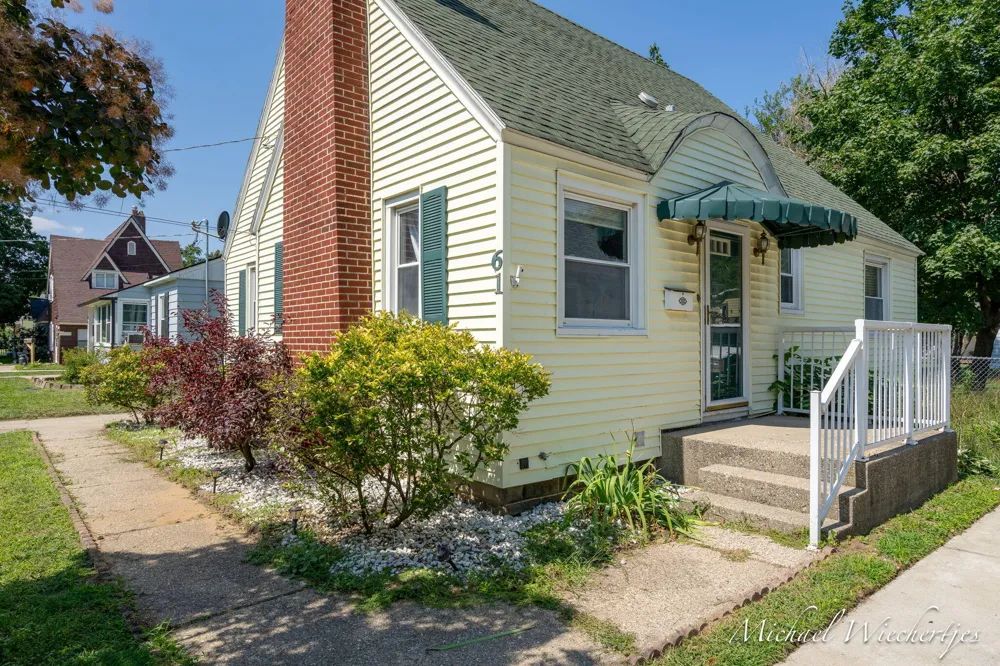 61 Canterbury Street SW Wyoming, MI 49548