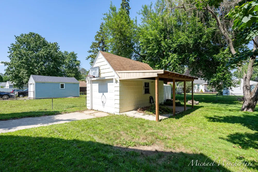 61 Canterbury Street SW Wyoming, MI 49548