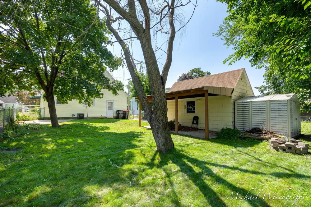 61 Canterbury Street SW Wyoming, MI 49548
