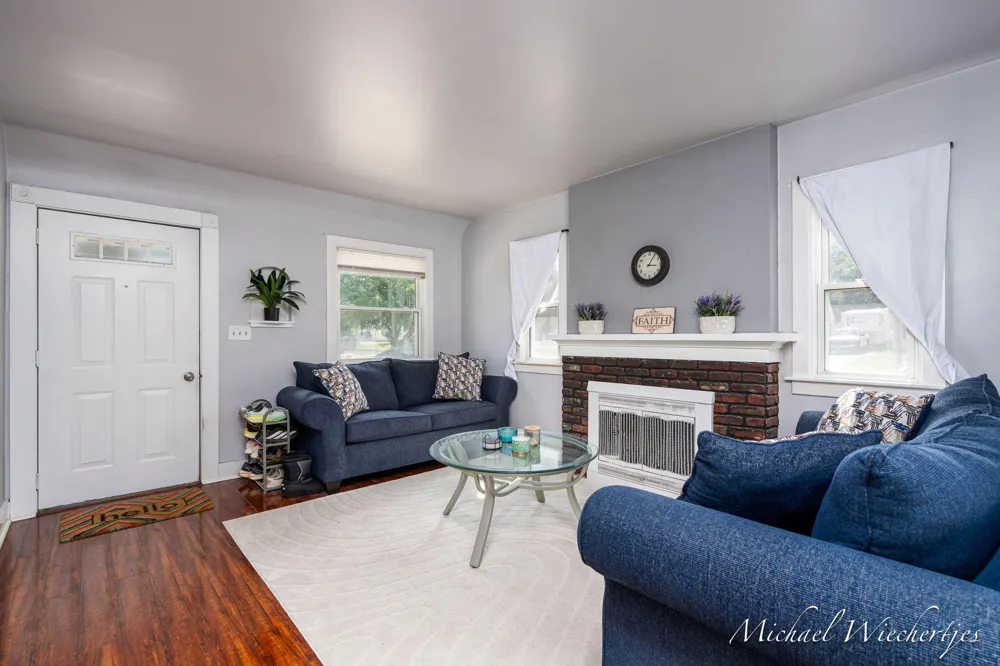 61 Canterbury Street SW Wyoming, MI 49548