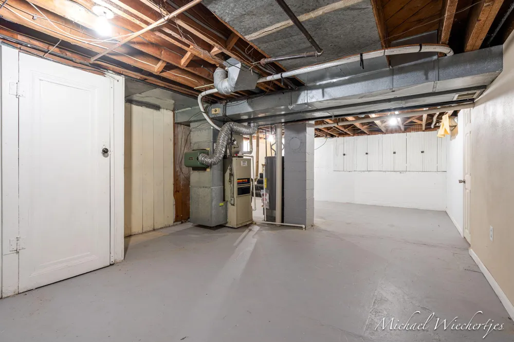 61 Canterbury Street SW Wyoming, MI 49548