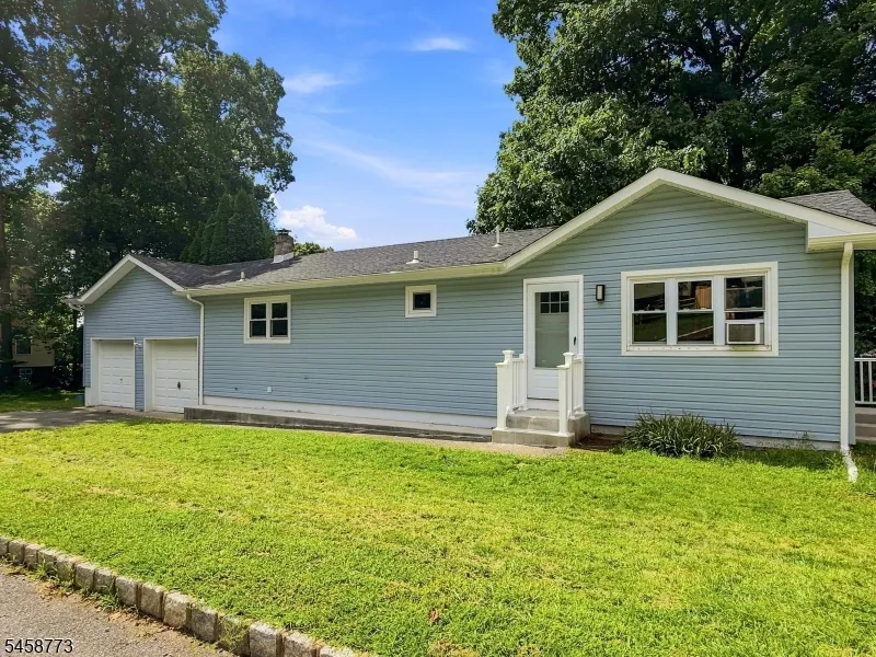 26 Kynor Ave Hopatcong, NJ 07874