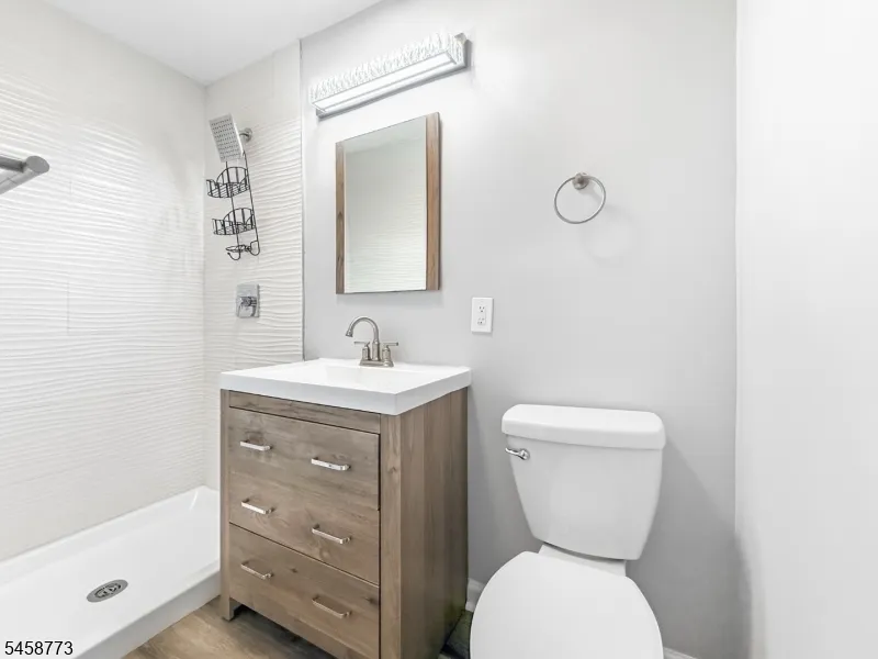26 Kynor Ave Hopatcong, NJ 07874