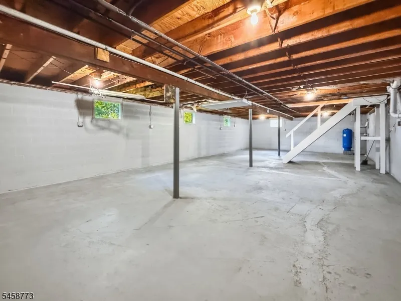 26 Kynor Ave Hopatcong, NJ 07874