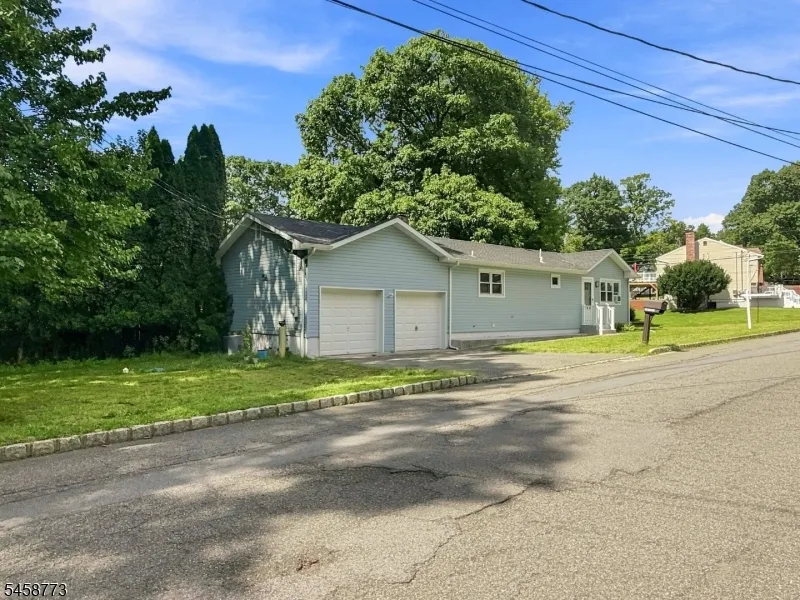 26 Kynor Ave Hopatcong, NJ 07874