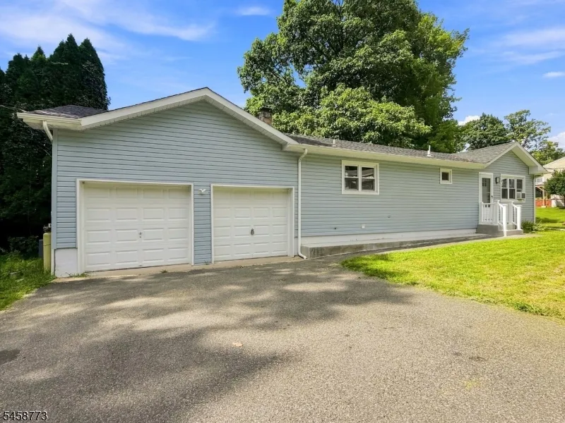 26 Kynor Ave Hopatcong, NJ 07874