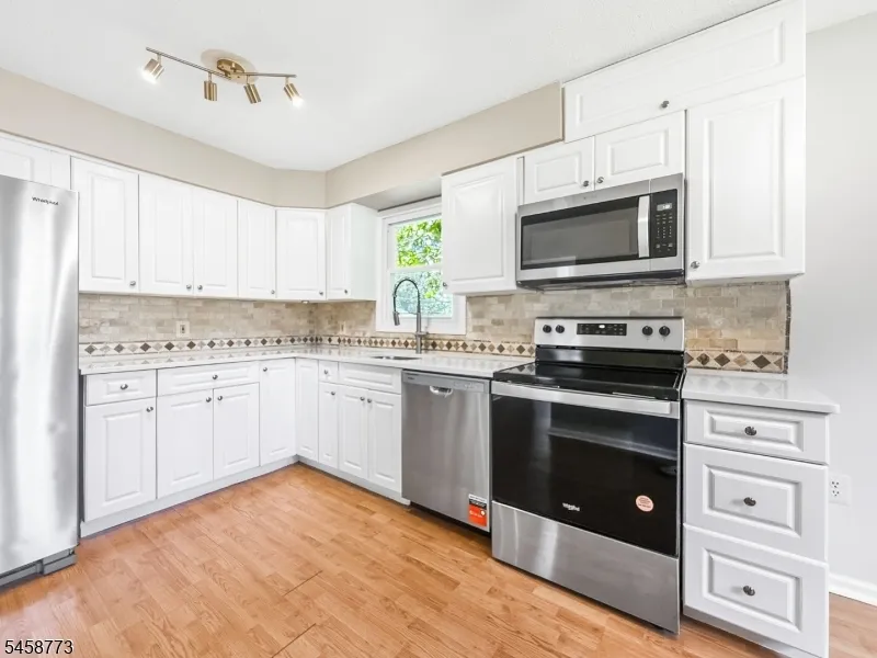 26 Kynor Ave Hopatcong, NJ 07874