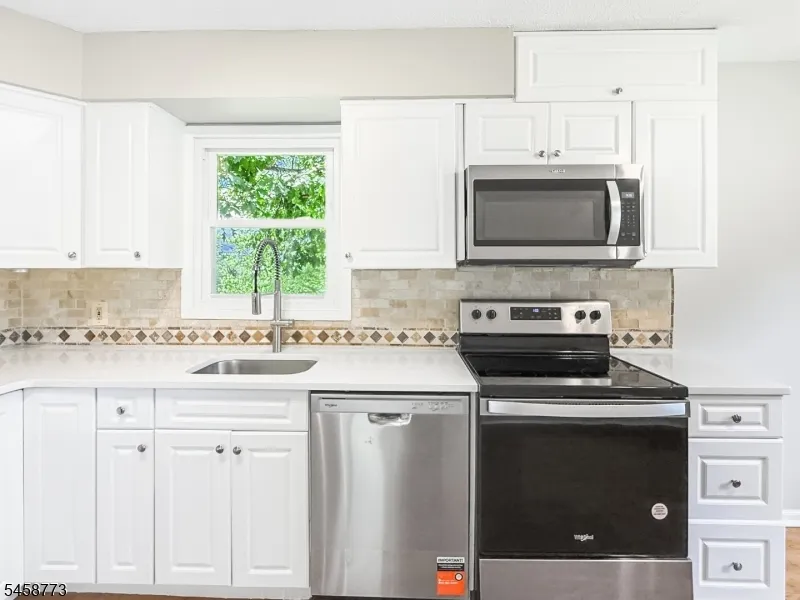 26 Kynor Ave Hopatcong, NJ 07874