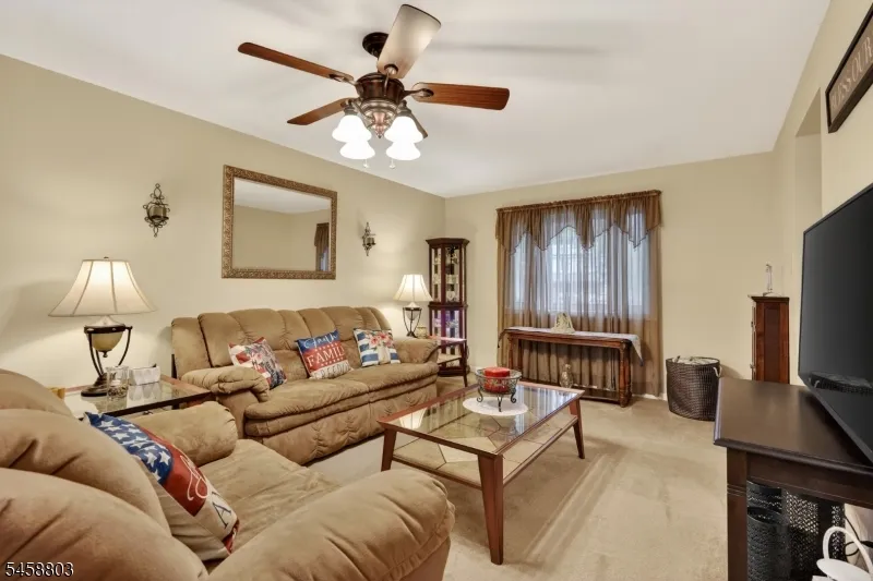 100 Coachman Dr Florence, NJ 08505
