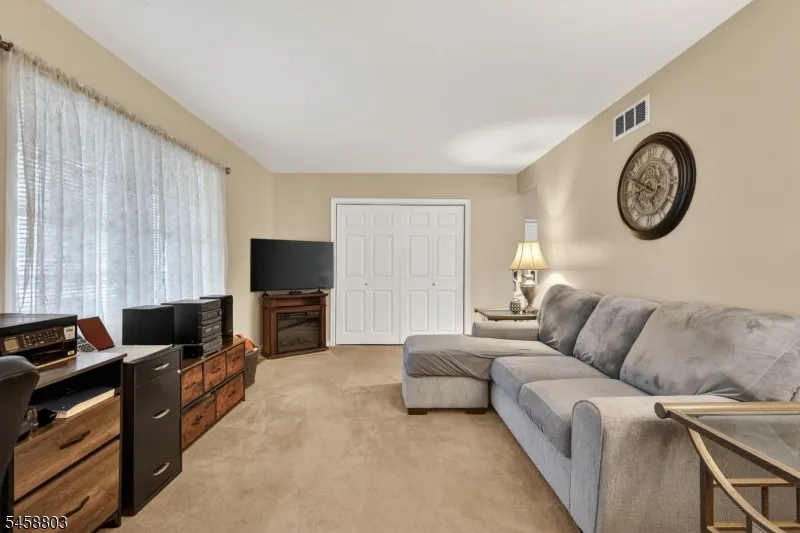 100 Coachman Dr Florence, NJ 08505