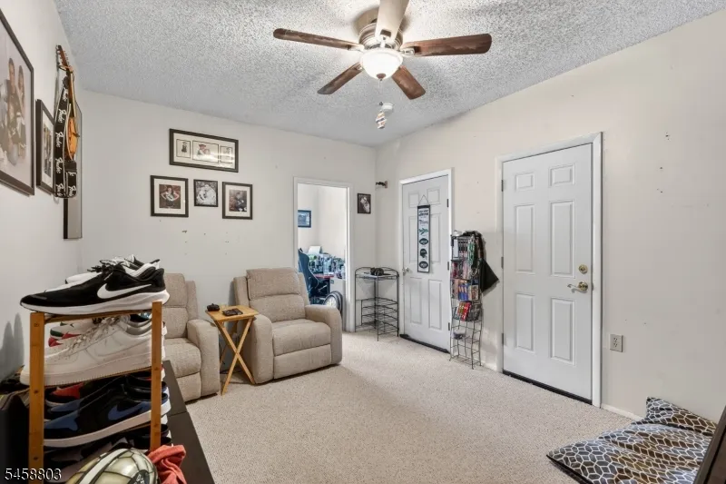 100 Coachman Dr Florence, NJ 08505