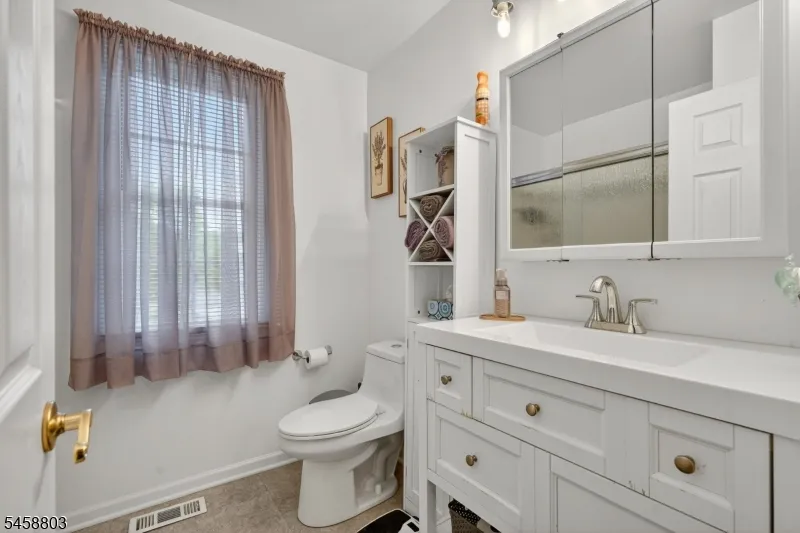 100 Coachman Dr Florence, NJ 08505