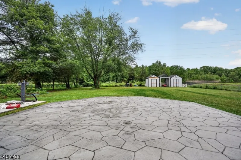 100 Coachman Dr Florence, NJ 08505