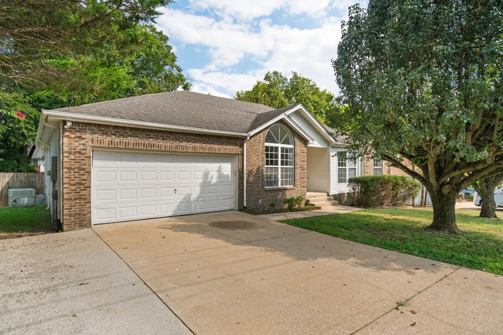 2261 Joann Dr Spring Hill, TN 37174