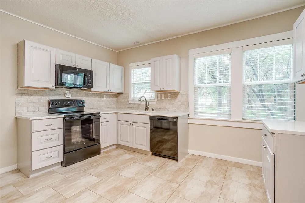 2100 Ashland Avenue Fort Worth, TX 76107