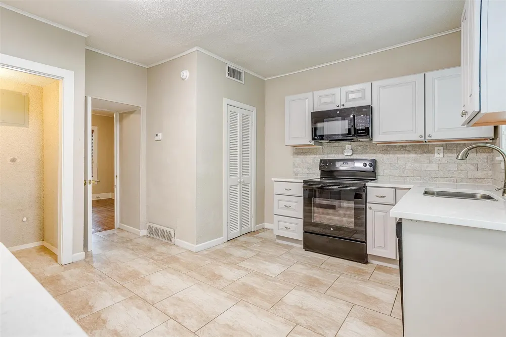 2100 Ashland Avenue Fort Worth, TX 76107