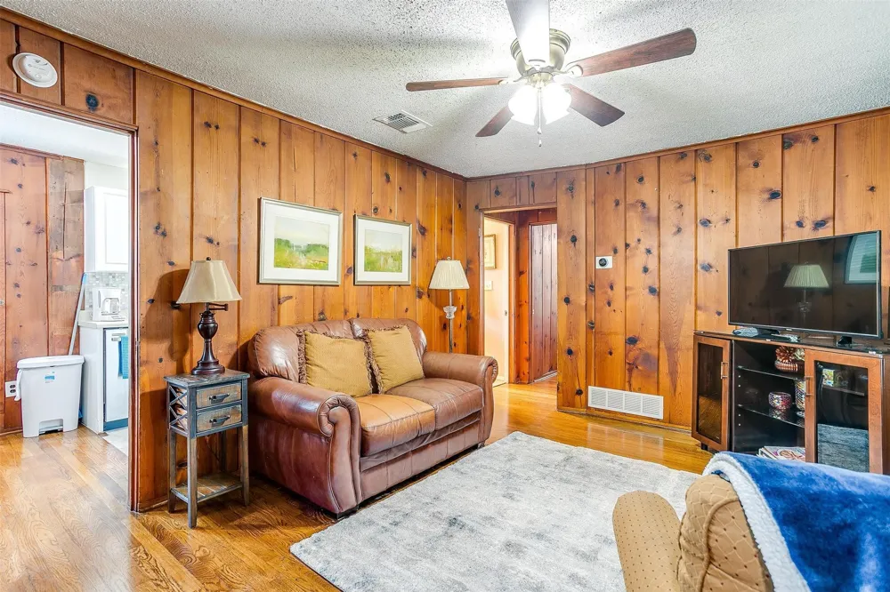 2100 Ashland Avenue Fort Worth, TX 76107