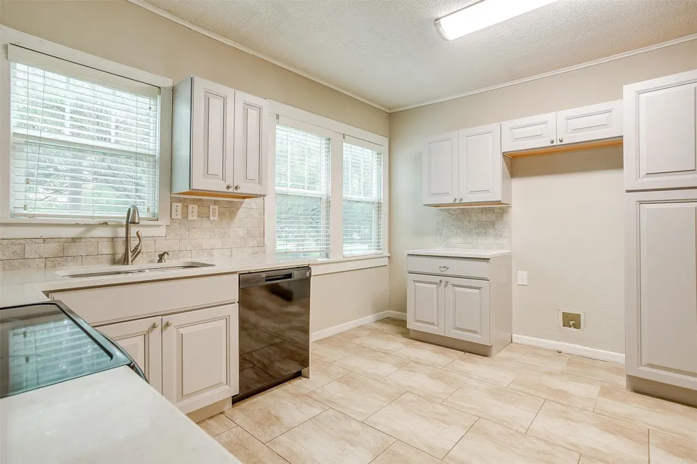2100 Ashland Avenue Fort Worth, TX 76107
