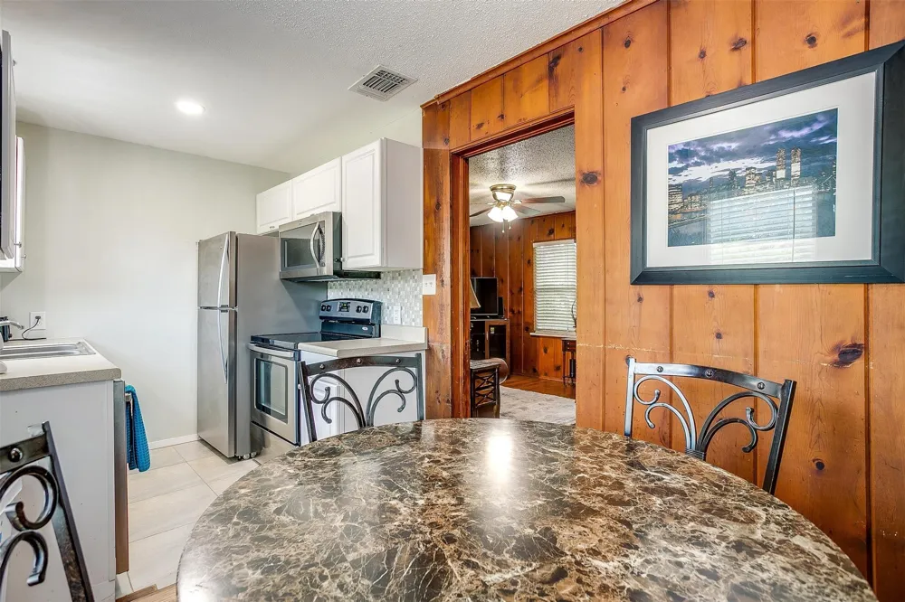 2100 Ashland Avenue Fort Worth, TX 76107