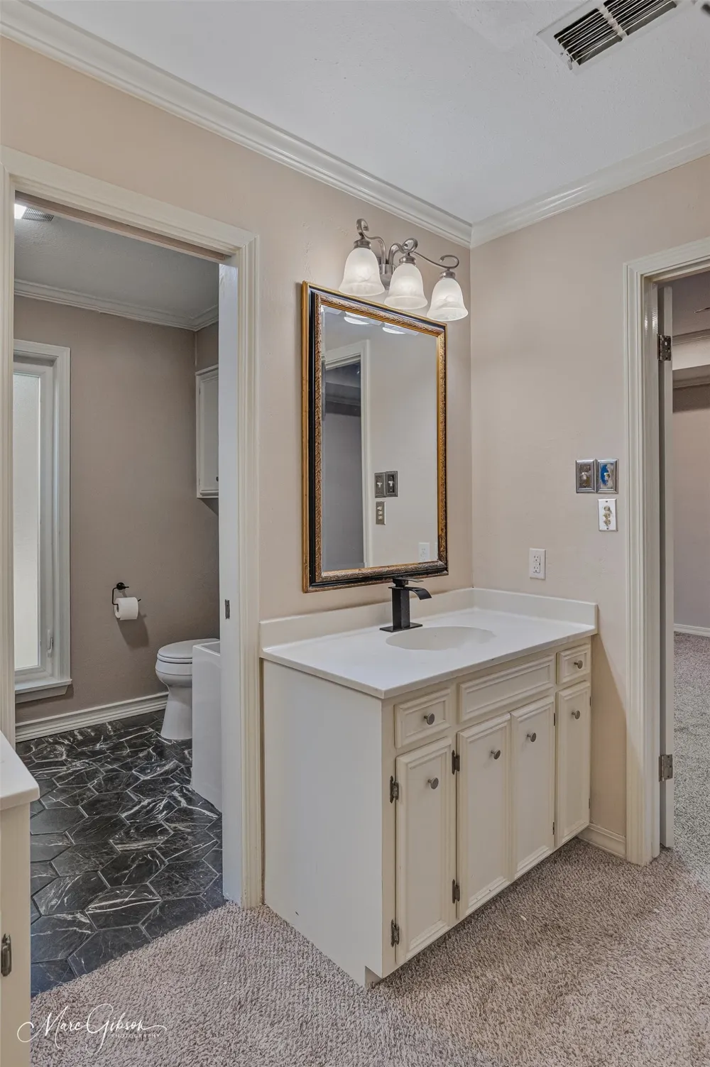 2201 Surrey Lane Bossier City, LA 71111