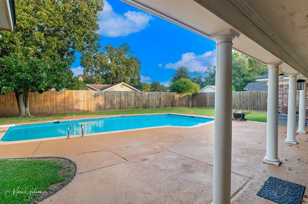 2201 Surrey Lane Bossier City, LA 71111