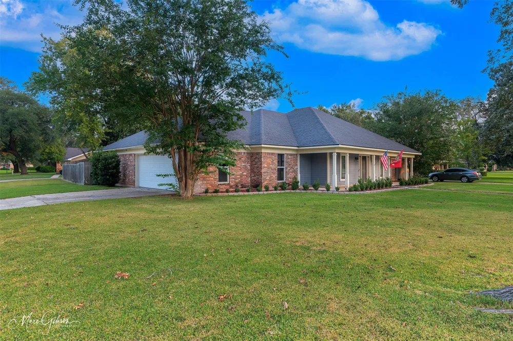 2201 Surrey Lane Bossier City, LA 71111